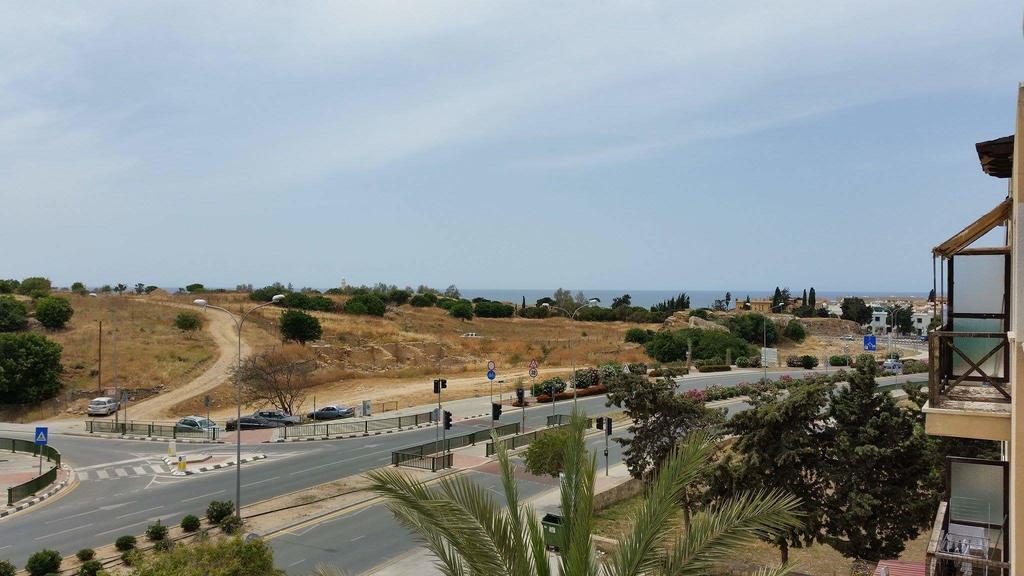 Adonis Apartment Paphos Bagian luar foto