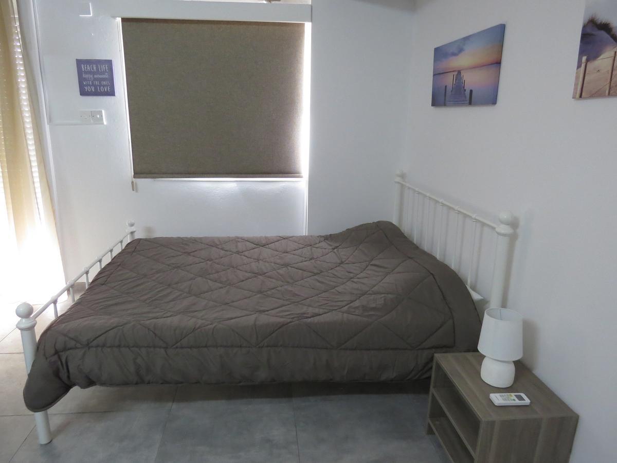 Adonis Apartment Paphos Bagian luar foto